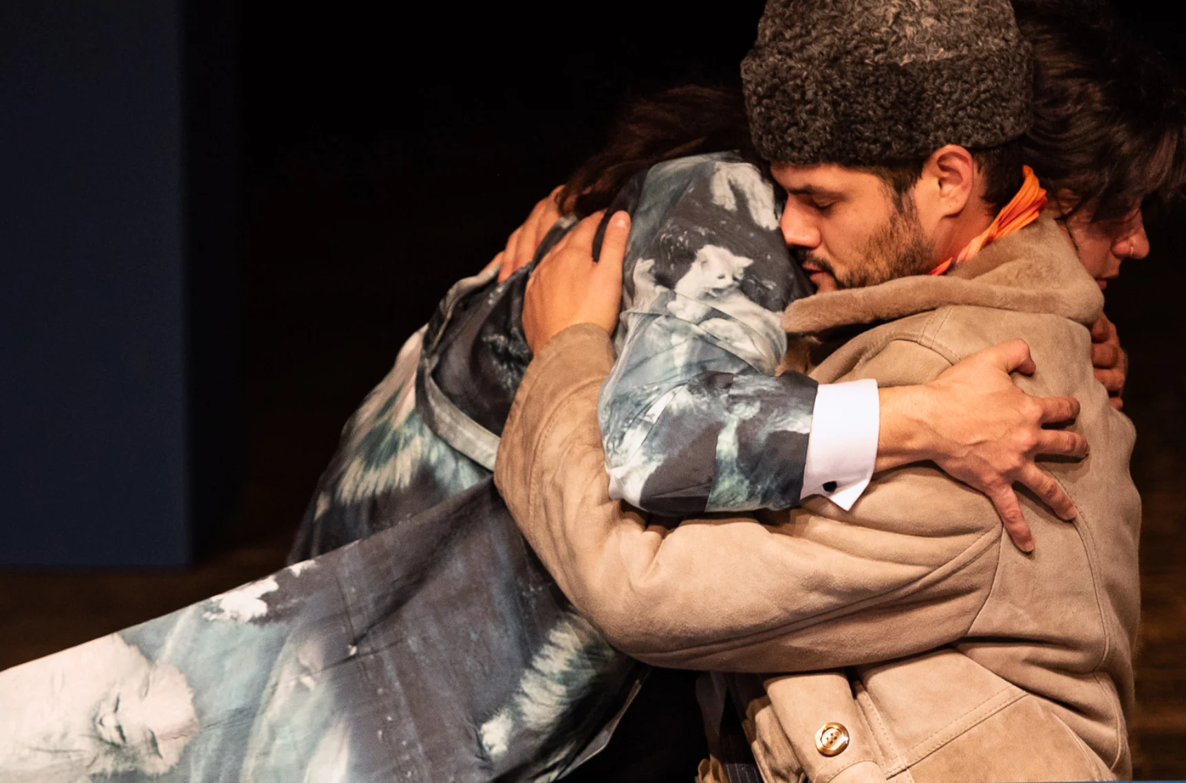 maylin-habig-monk-nika-umarmung