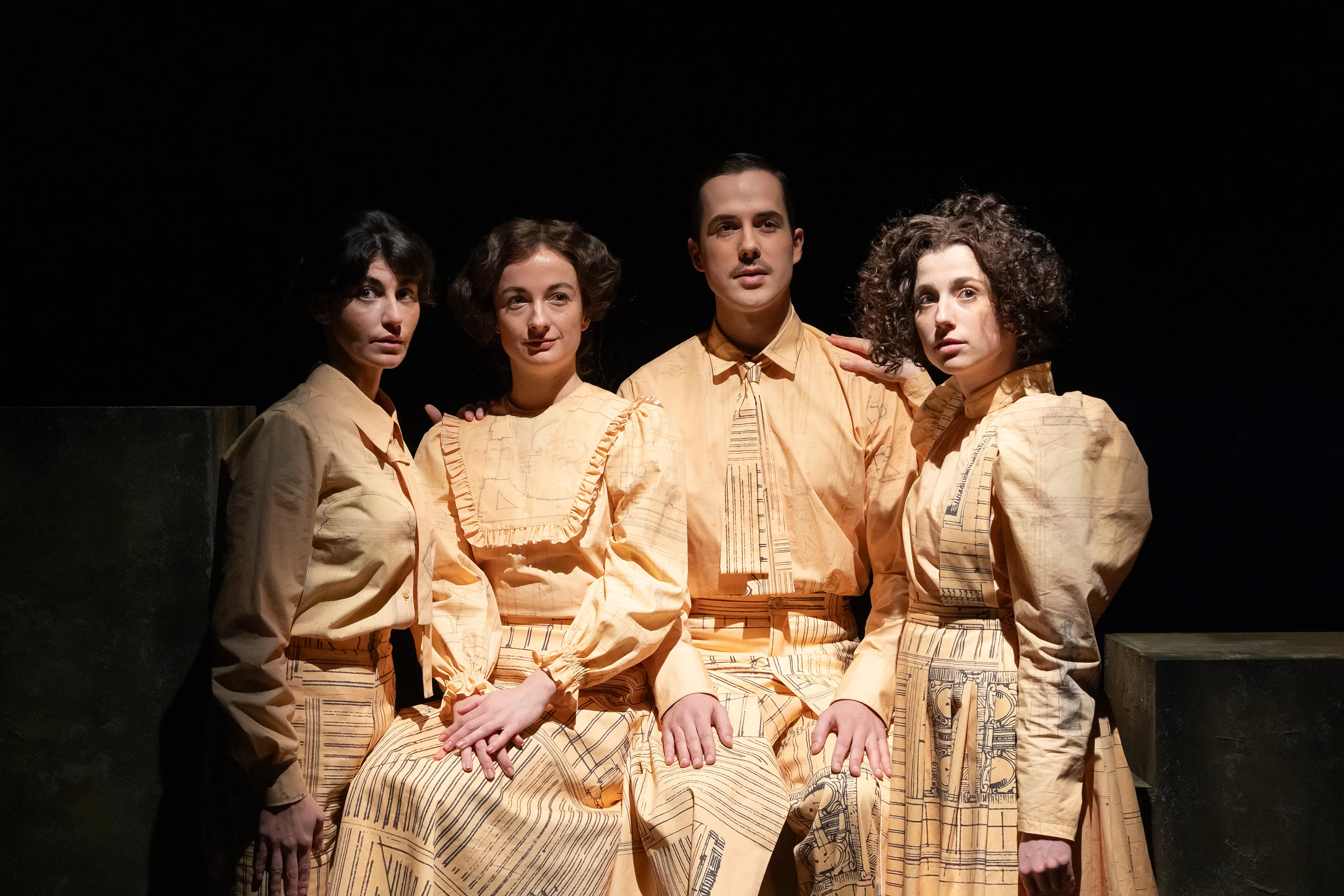 maylin-habig-was-bleibt-familienportrait-anhaltisches-theater